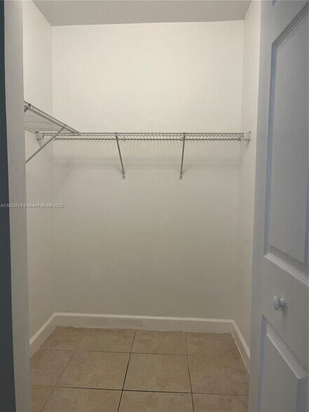 Building Photo - 14931 SW 82nd Ln