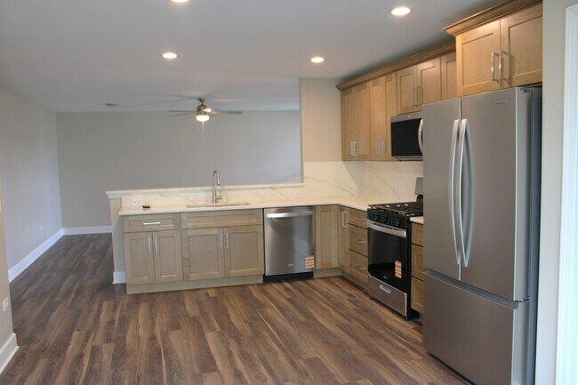Building Photo - 520 Carriage Ct