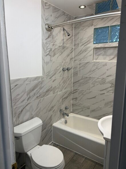 BATHROOM LEFT - 702 Pearl Dr