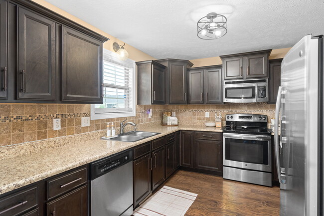 Building Photo - 649 Fox Hound Dr