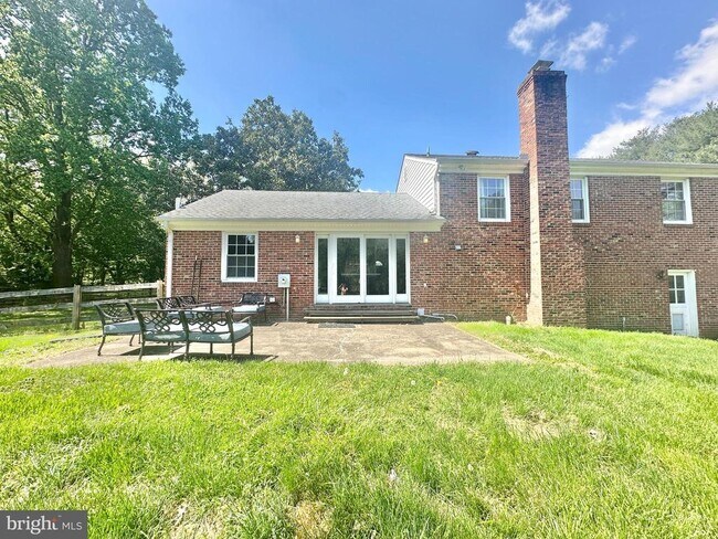 Building Photo - 703 Kentland Dr