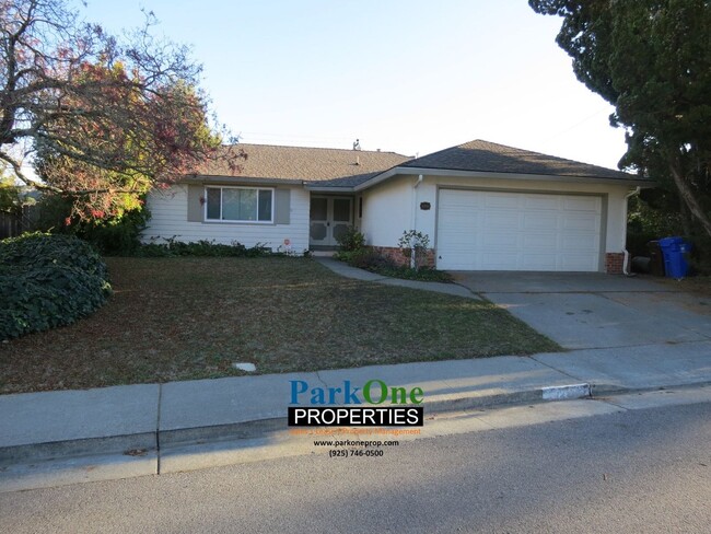 Building Photo - 4 Bedroom home in El Sobrante Now Available!