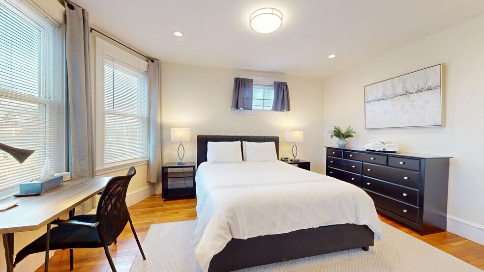 Building Photo - 28 Clay St