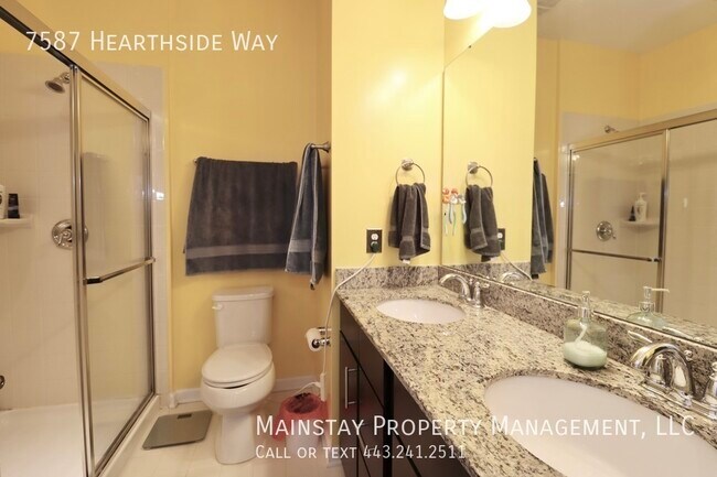 Building Photo - 3 Bedroom Townhome in Howard Square!