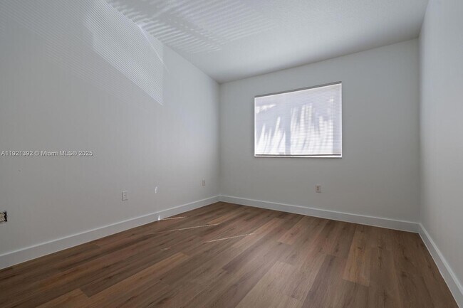 Building Photo - 990 NE 33rd Terrace