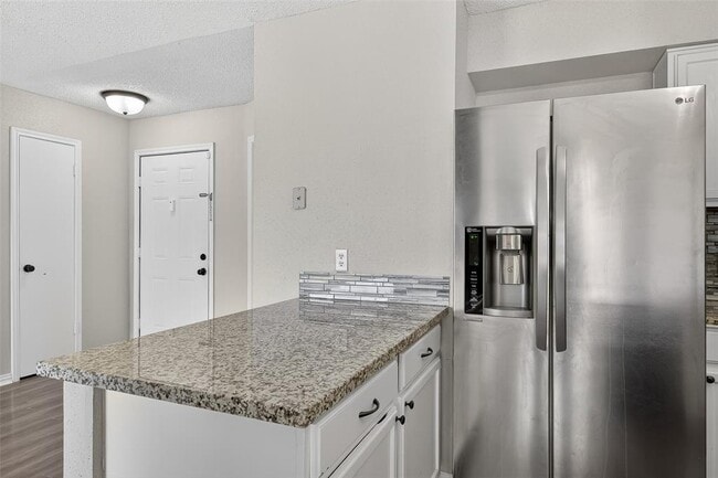Building Photo - 10606 Forest Leaf Dr