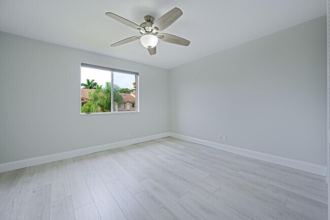 Building Photo - 6817 Via Regina