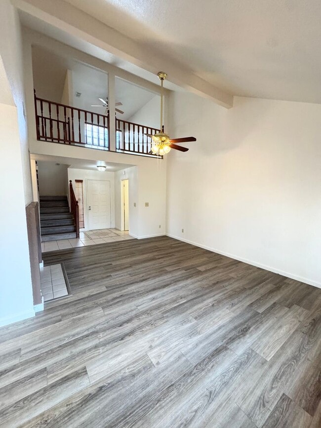 Building Photo - Freshly Painted 3 Bedroom + Loft in Desirable Elk Grove Neighborhood