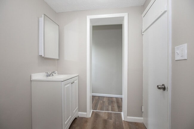 Building Photo - 3422 W 52nd St