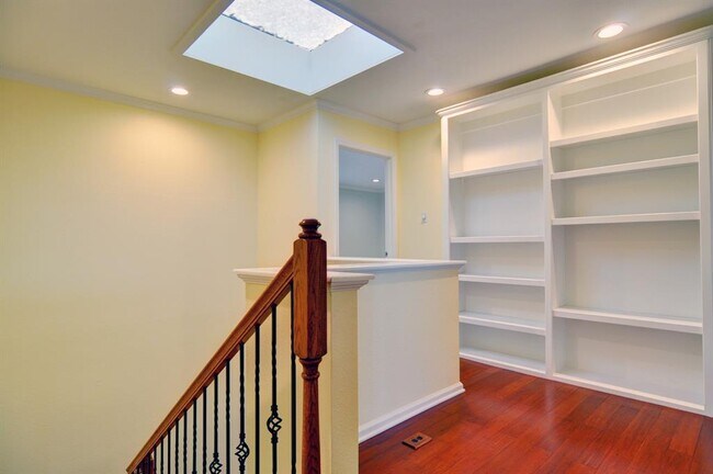 Building Photo - 3024 Hulen Ct