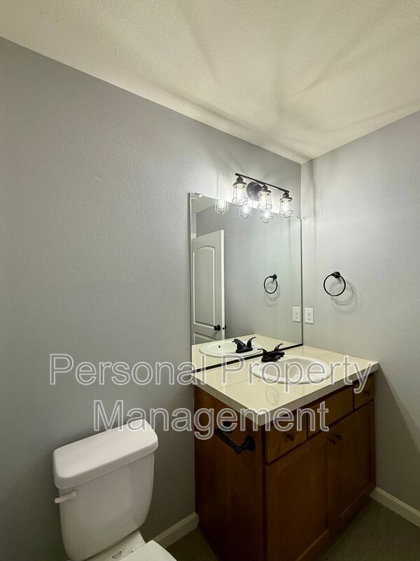 Building Photo - 2606 NE 130th Ct