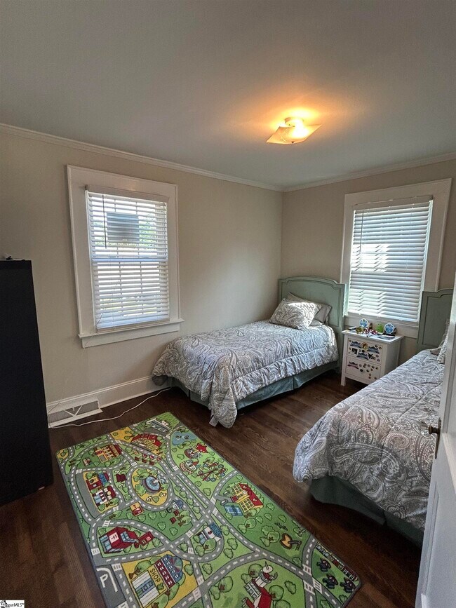 Building Photo - 118 Brookdale Ave