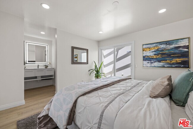 Building Photo - 13 Pepper Ct