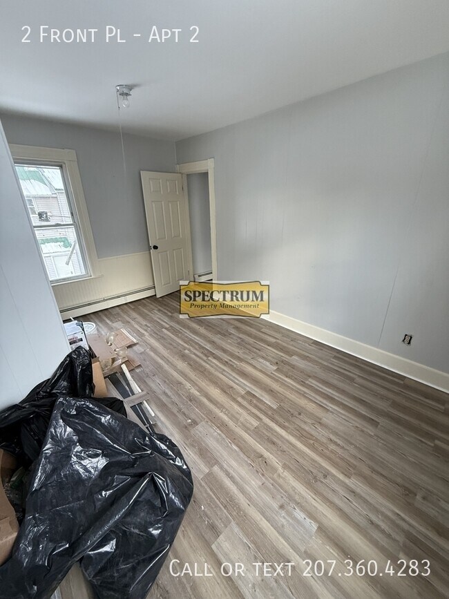 Building Photo - 2 Front Pl