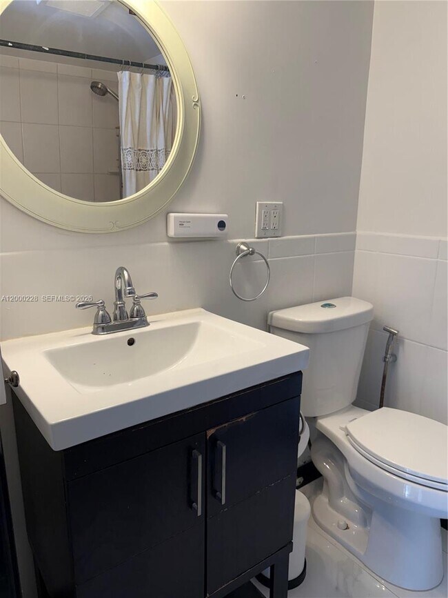 Building Photo - 13505 NE 23rd Ct