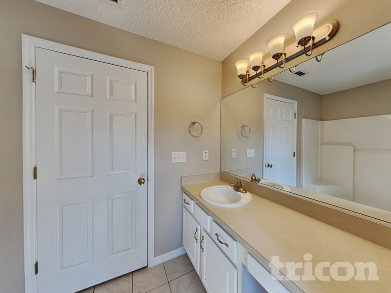 Building Photo - 95 Putter Dr