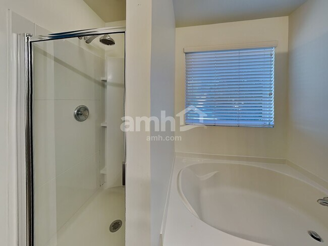 Building Photo - 6102 Lighted Way Ln