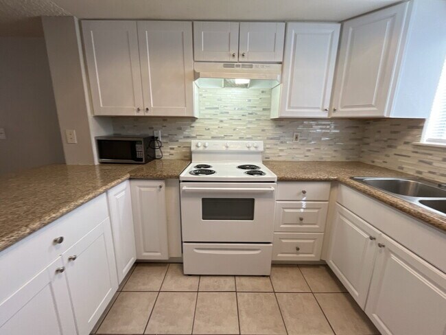 Building Photo - Don't miss the opportunity to call this co...