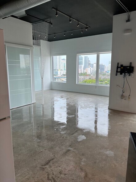 UNFURNISHED OPTION - 10 South River Drive