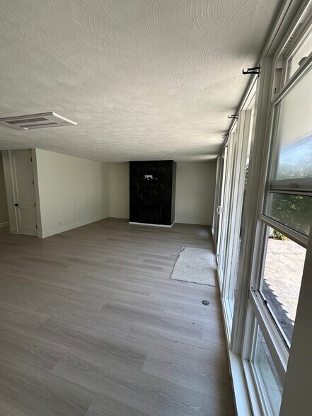 Building Photo - 16512 Harbour Ln