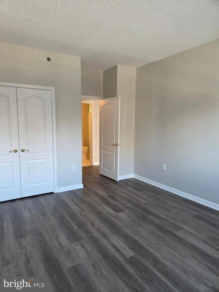 Building Photo - 1211 S Eads St