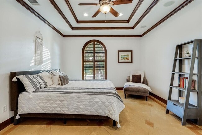 Building Photo - Luxury Tuscan Villa Retreat with Lake Views