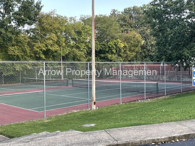 Building Photo - 2 Bedroom / 2.5 Bathroom / Amenities Include Pool & Tennis Courts / Assigned Parking / Minutes to...