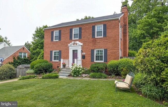 Primary Photo - 4401 Dresden St