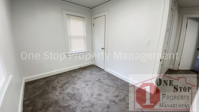 Building Photo - Gorgeous and Unique 4 Bedroom 1.5 Bathroom...