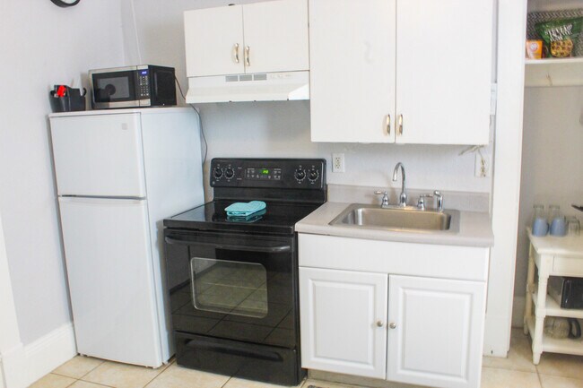 Building Photo - 419 4th St N