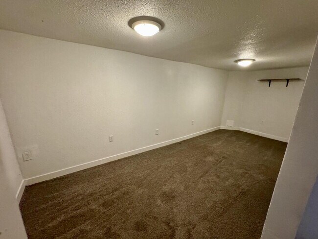 Building Photo - 2 Bedroom Home with Partially Finished Bas...