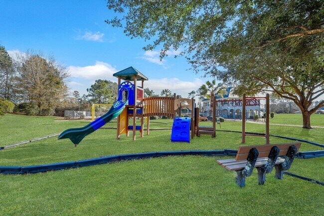 Building Photo - Centrally Located Home in Richmond Hill