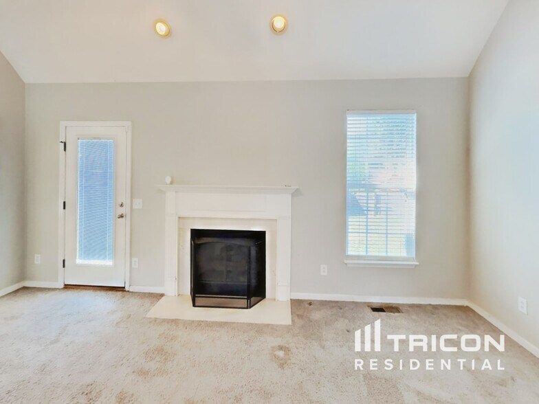 Building Photo - 1012 Pittman Dr
