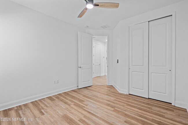 Building Photo - 260 Oaklawn Ct