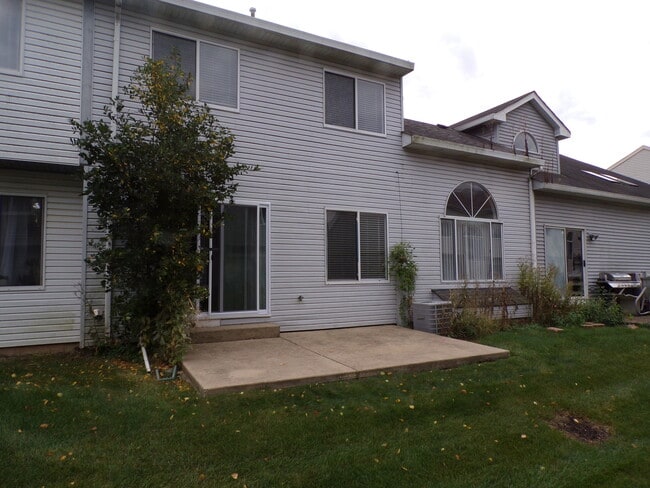 Building Photo - 13 Redbud Ct