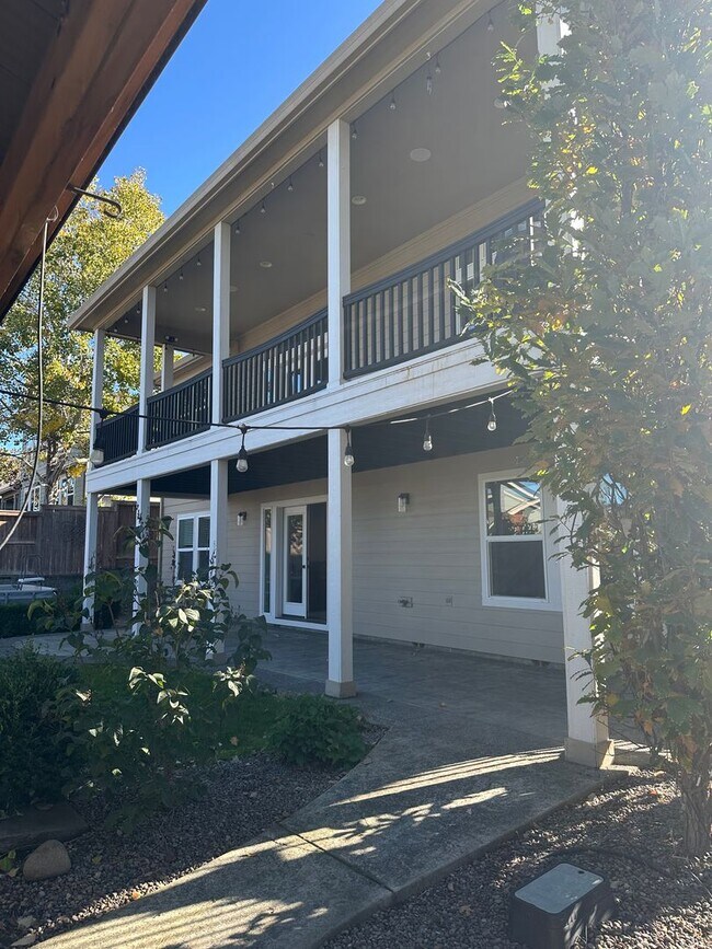 Building Photo - Amazing Price! Amazing Location!