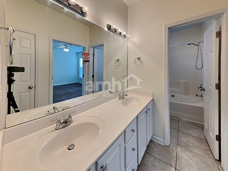 Building Photo - 220 Marino Pl