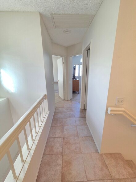 Building Photo - 740 Edgewater Dr