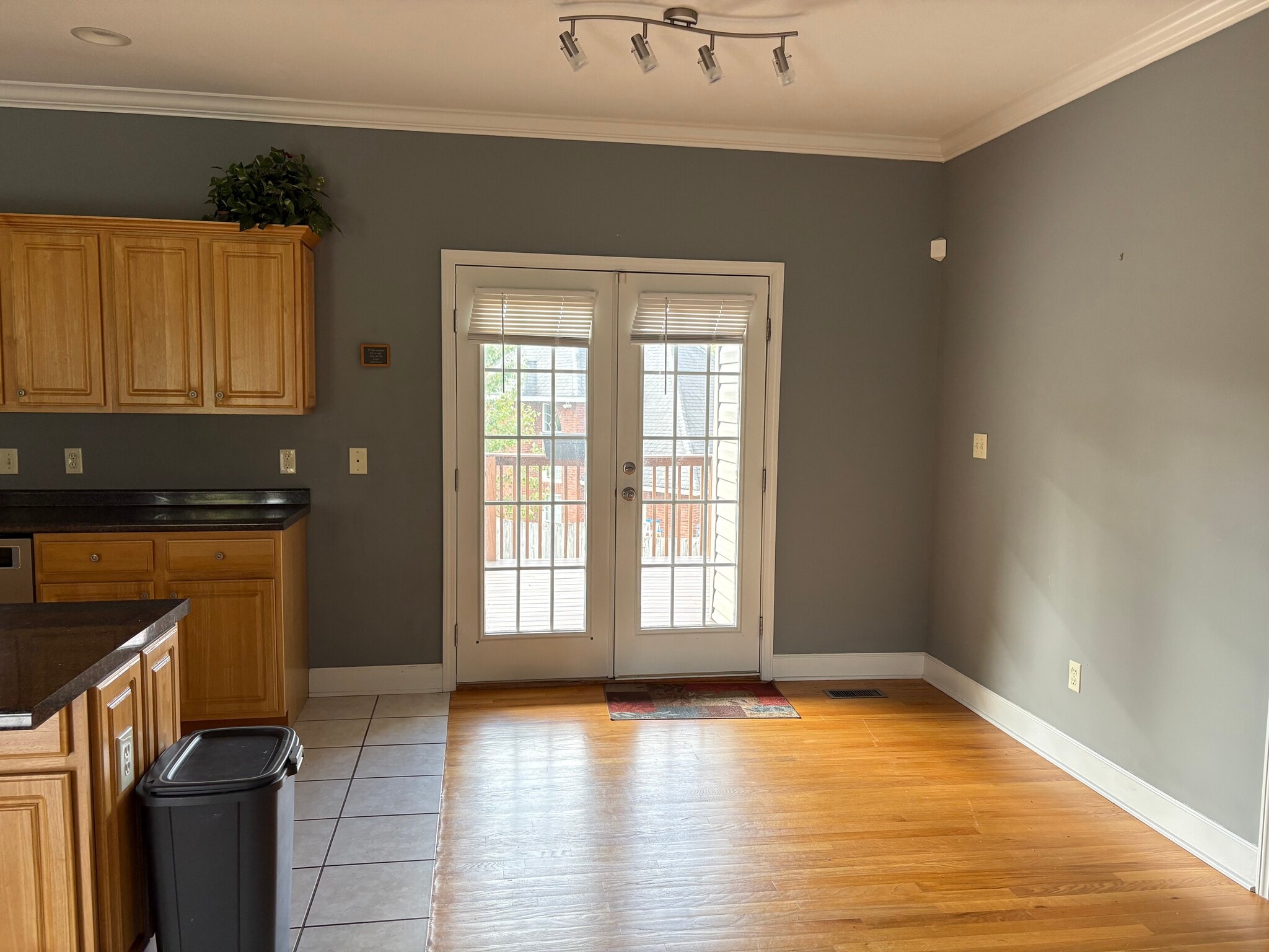 Building Photo - 2 Larchmont Ln