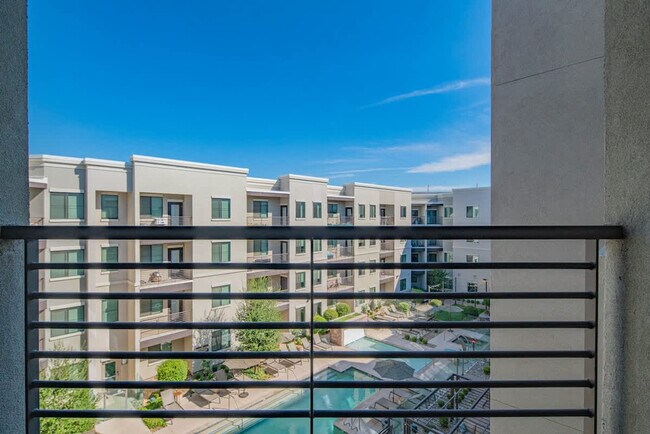 Building Photo - 777 E Stella Ln