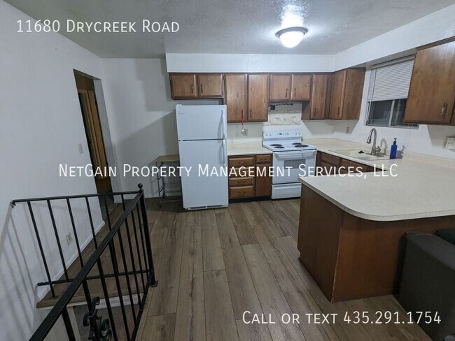 Building Photo - 11680 E Dry Creek Rd