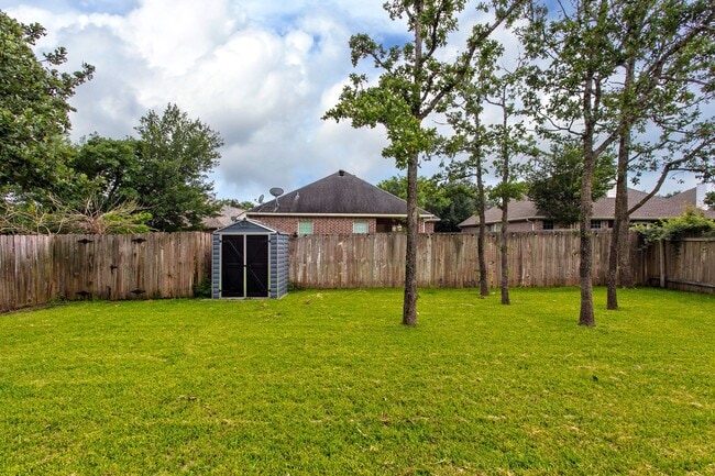 Building Photo - 3 bedroom, 2 bathroom home in the Castlega...