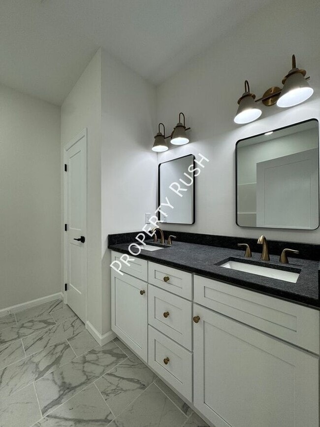 Building Photo - 1852 Wilberforce St