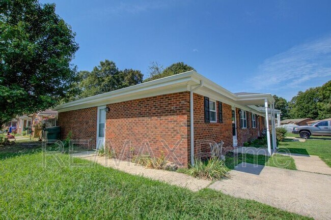 Building Photo - 4601 Hardy Dr