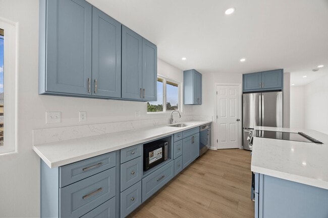 Building Photo - AVAILABLE NOW...BRAND NEW 3 BEDROOM 2 BATH