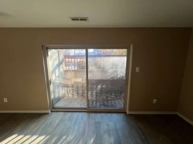 Building Photo - 2 Banyan Wood Ct