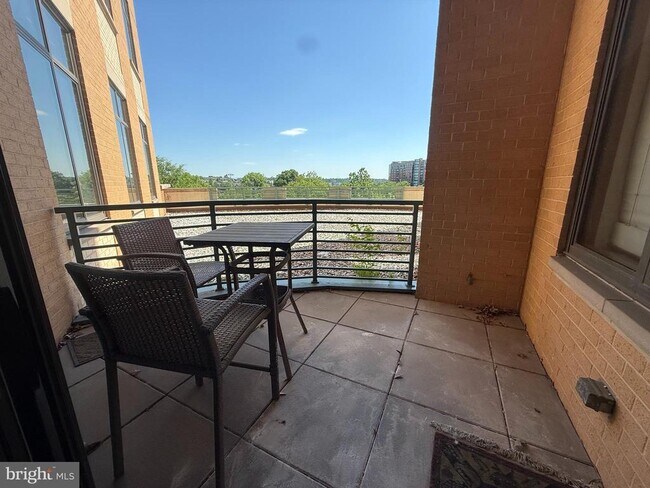 Building Photo - 2720 S Arlington Mill Dr