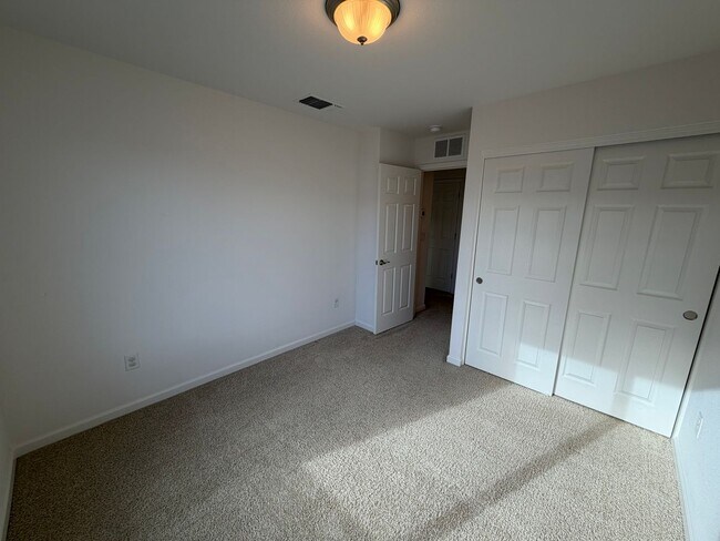 Building Photo - Low Maintenance 3 Bedroom Home in South Reno!