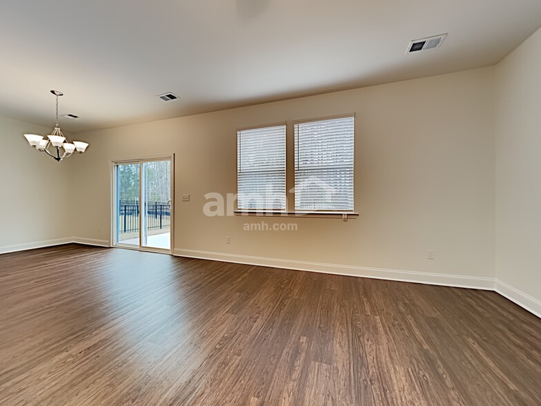 Building Photo - 306 Bering Ln
