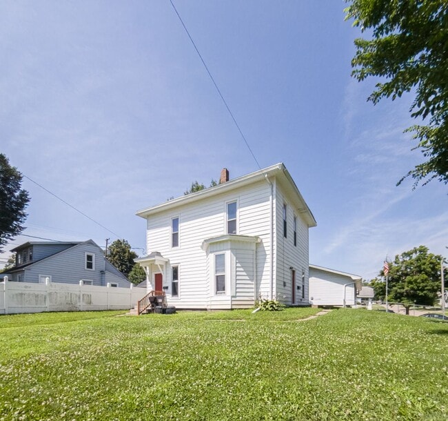 Building Photo - 114 N 7th St